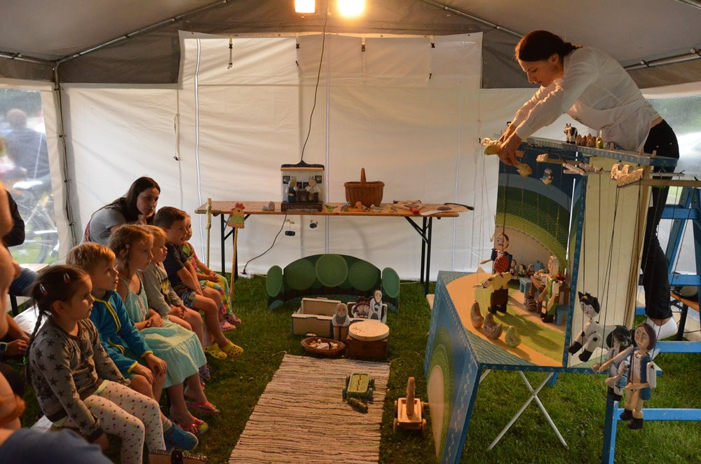 Chmielno. Mistrzostwa Polski w Zażywaniu Tabaki i świetny koncert Golden Life