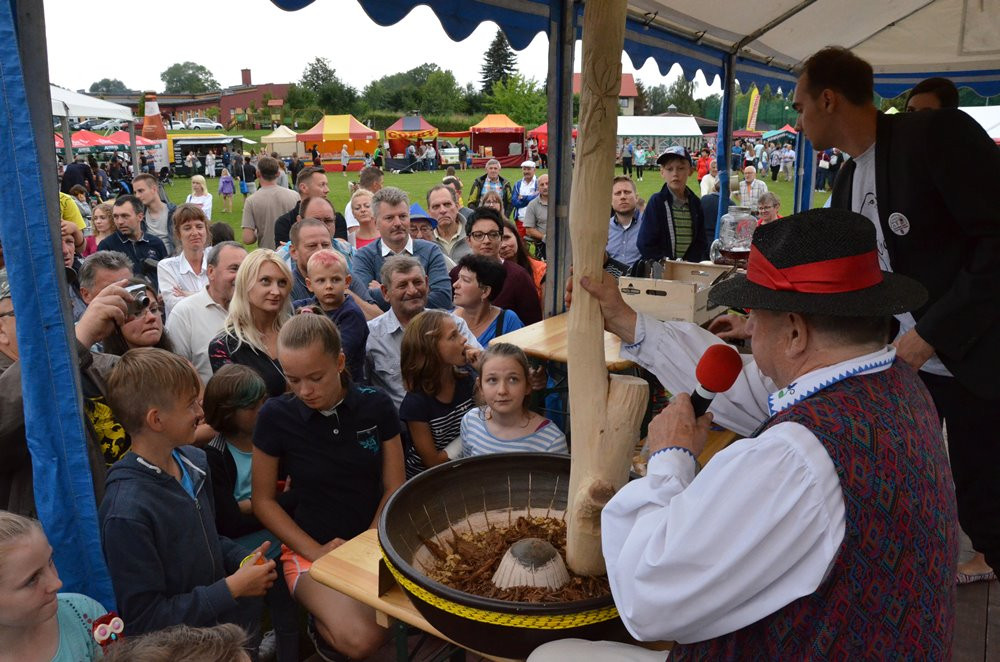 Chmielno. Mistrzostwa Polski w Zażywaniu Tabaki i świetny koncert Golden Life