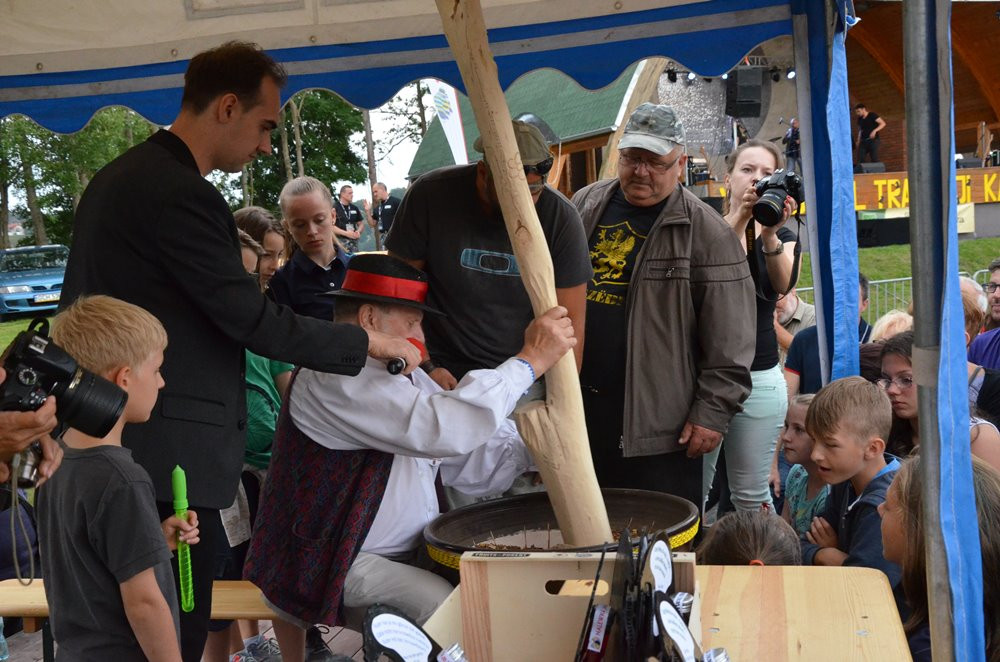 Chmielno. Mistrzostwa Polski w Zażywaniu Tabaki i świetny koncert Golden Life