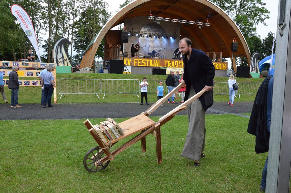 Chmielno. Mistrzostwa Polski w Zażywaniu Tabaki i świetny koncert Golden Life
