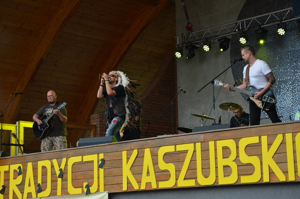 Chmielno. Mistrzostwa Polski w Zażywaniu Tabaki i świetny koncert Golden Life