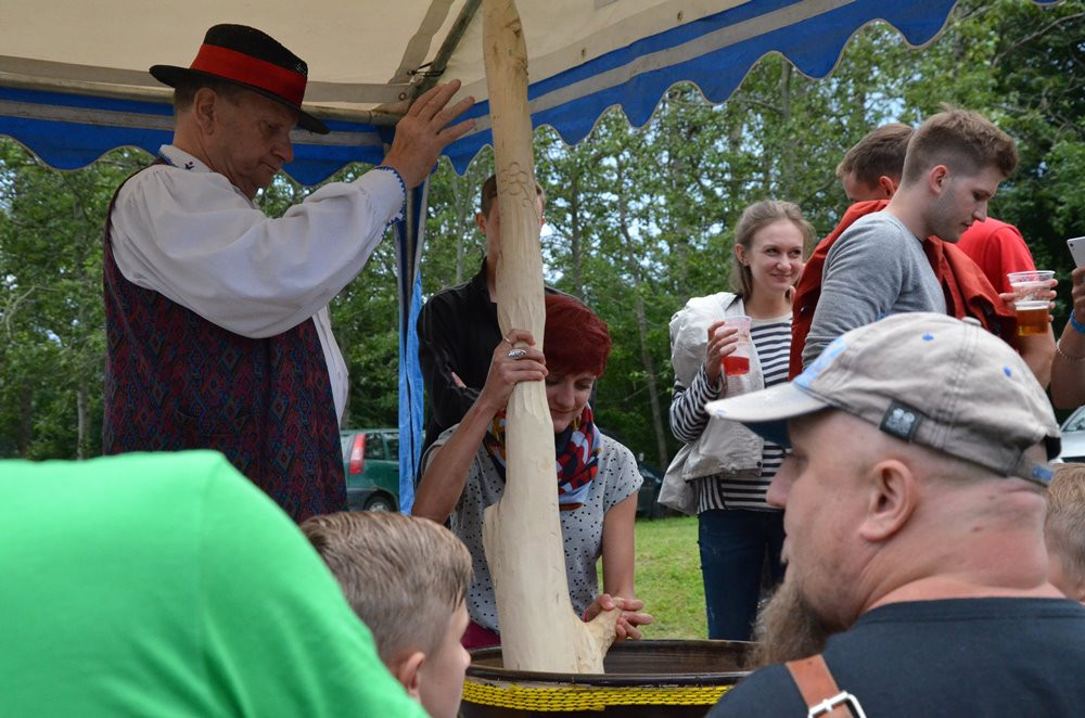Chmielno. Mistrzostwa Polski w Zażywaniu Tabaki i świetny koncert Golden Life