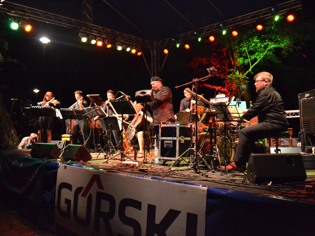 Sulęczyno. Drugi dzień festiwalu Jazz w Lesie. Zabrzmiały największe przeboje jazzowe i nie tylko