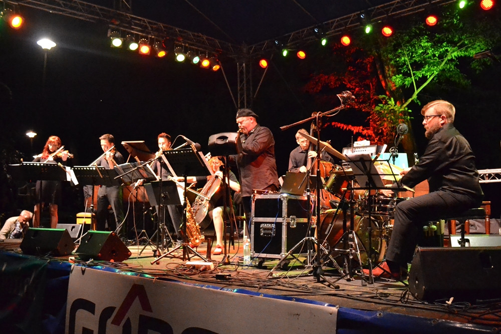Sulęczyno. Drugi dzień festiwalu Jazz w Lesie. Zabrzmiały największe przeboje jazzowe i nie tylko