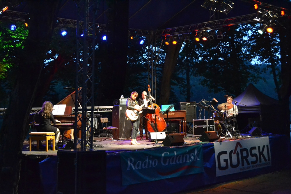 Sulęczyno. Drugi dzień festiwalu Jazz w Lesie. Zabrzmiały największe przeboje jazzowe i nie tylko