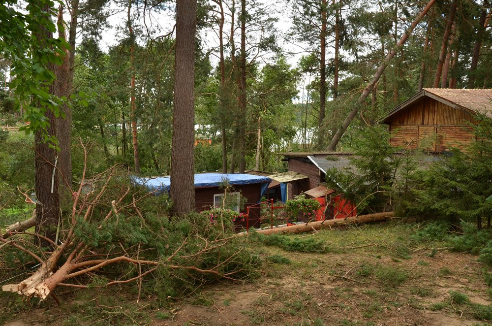 Strażacy koncentrują działania w okolicy Sulęczyna. Skala zniszczeń jest ogromna