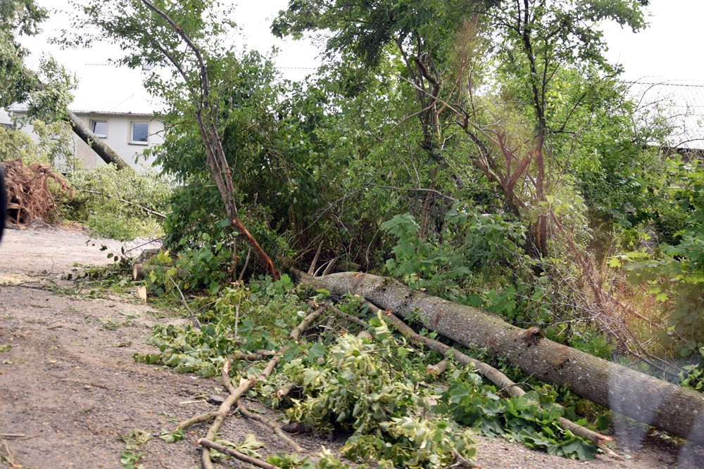 Strażacy koncentrują działania w okolicy Sulęczyna. Skala zniszczeń jest ogromna