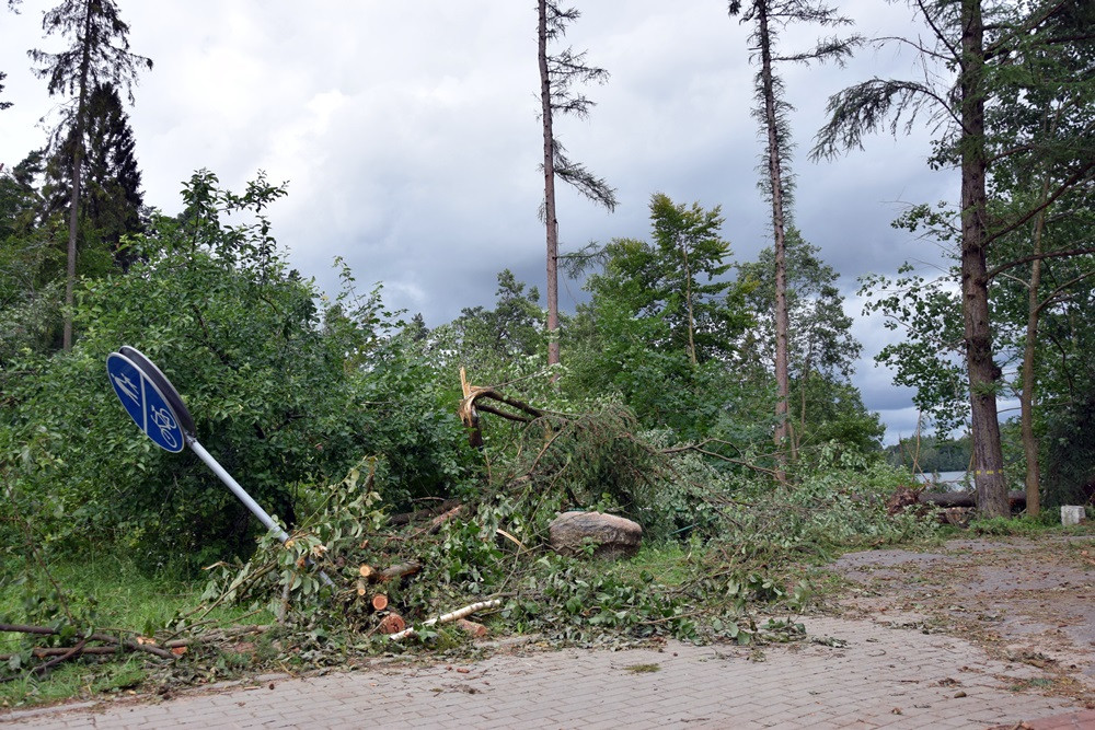 Strażacy koncentrują działania w okolicy Sulęczyna. Skala zniszczeń jest ogromna