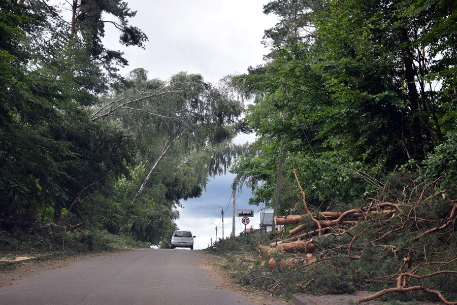 Strażacy koncentrują działania w okolicy Sulęczyna. Skala zniszczeń jest ogromna