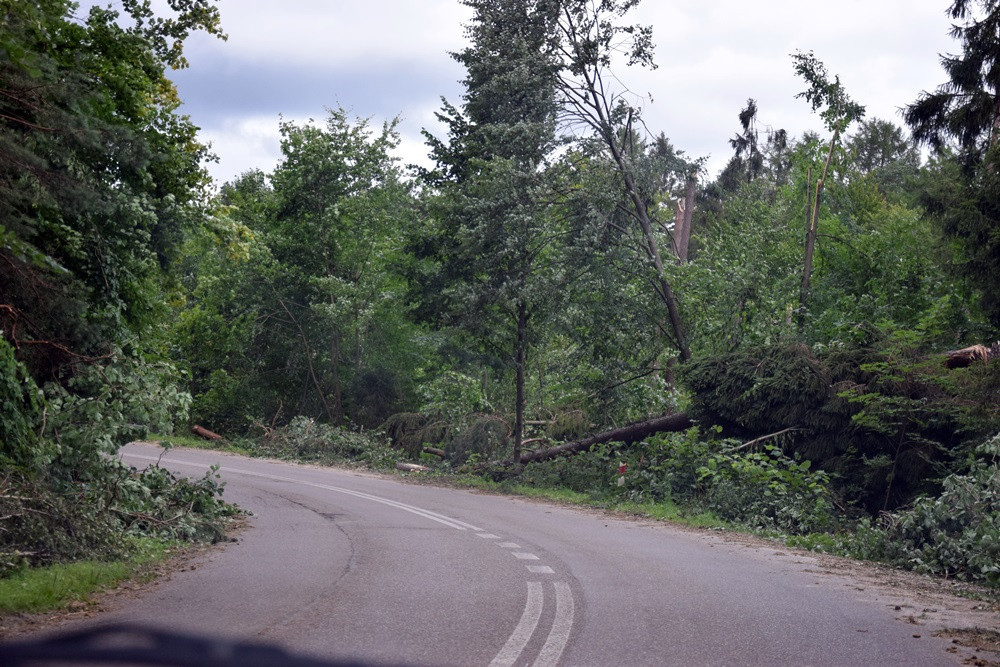 Strażacy koncentrują działania w okolicy Sulęczyna. Skala zniszczeń jest ogromna