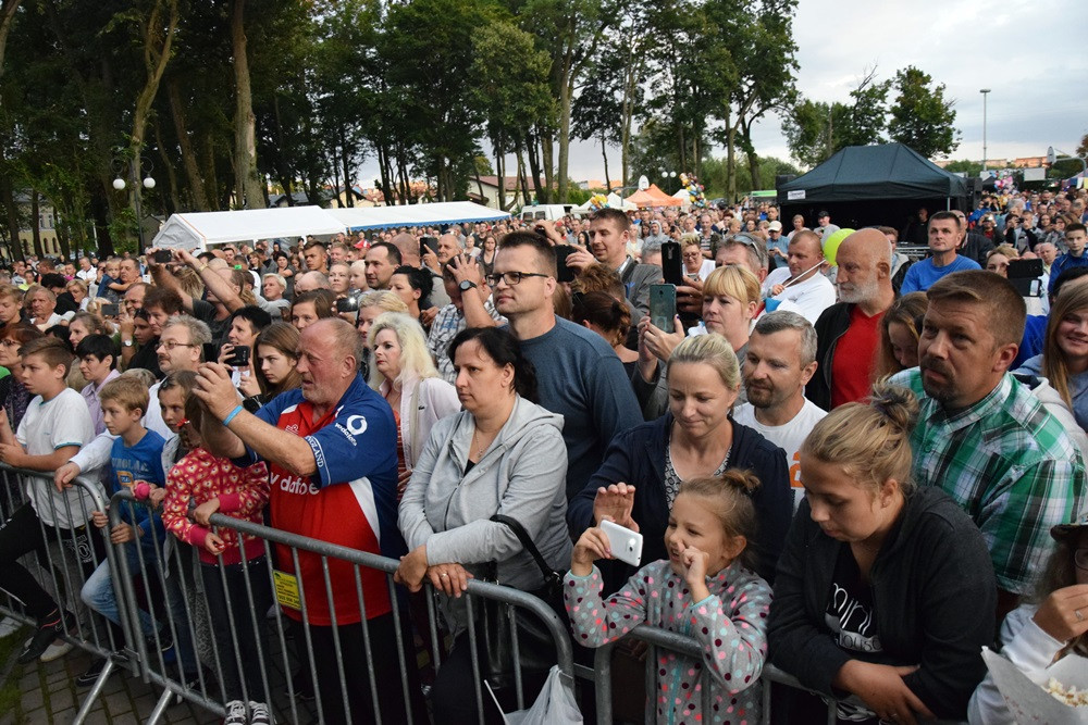 Dożynki gm. Kartuzy. Sołectwo Kiełpino z najpiękniejszą koroną żniwną