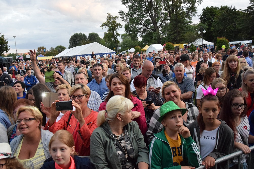 Dożynki gm. Kartuzy. Sołectwo Kiełpino z najpiękniejszą koroną żniwną