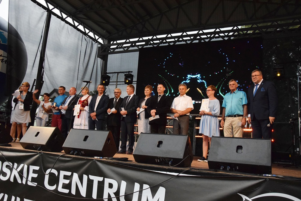 Dożynki gm. Kartuzy. Sołectwo Kiełpino z najpiękniejszą koroną żniwną