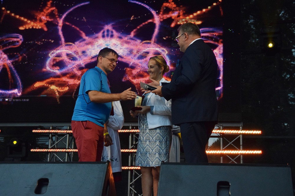 Dożynki gm. Kartuzy. Sołectwo Kiełpino z najpiękniejszą koroną żniwną