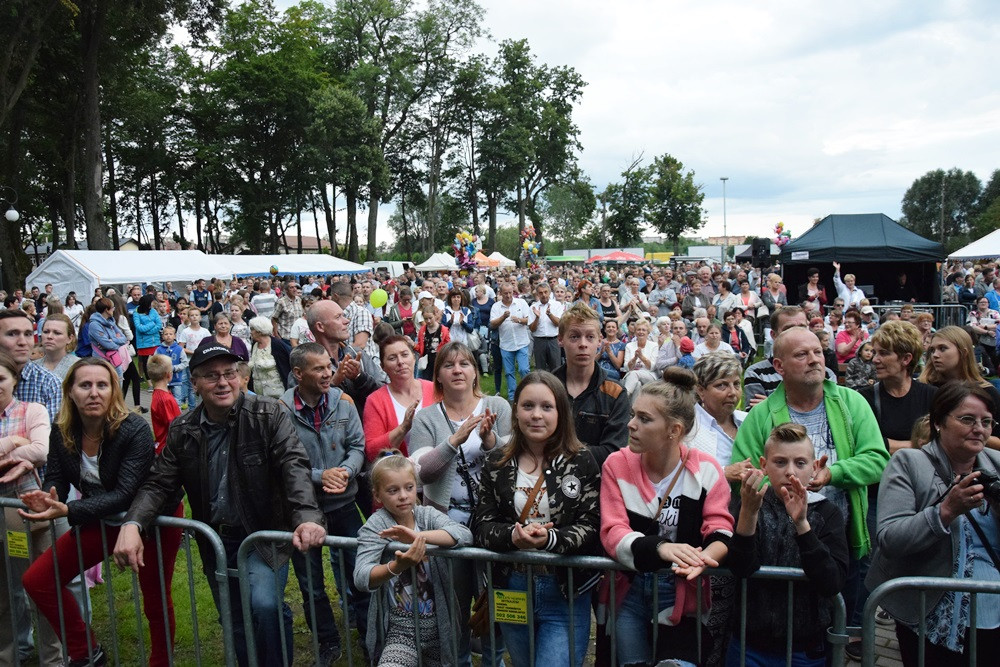 Dożynki gm. Kartuzy. Sołectwo Kiełpino z najpiękniejszą koroną żniwną