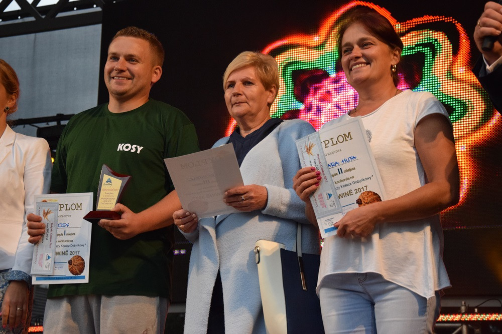 Dożynki gm. Kartuzy. Sołectwo Kiełpino z najpiękniejszą koroną żniwną