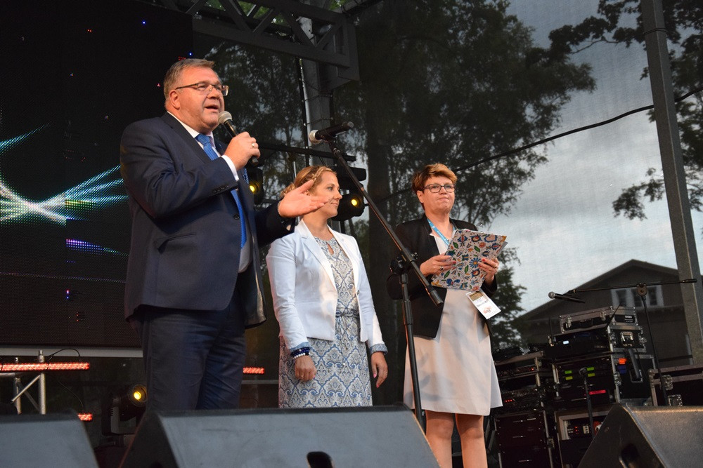 Dożynki gm. Kartuzy. Sołectwo Kiełpino z najpiękniejszą koroną żniwną