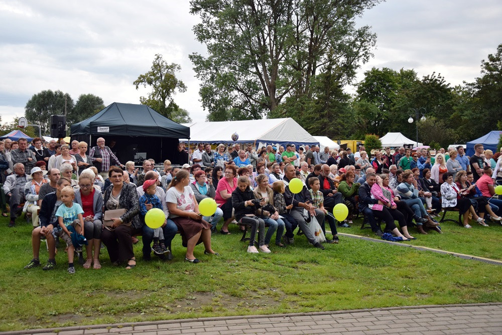 Dożynki gm. Kartuzy. Sołectwo Kiełpino z najpiękniejszą koroną żniwną
