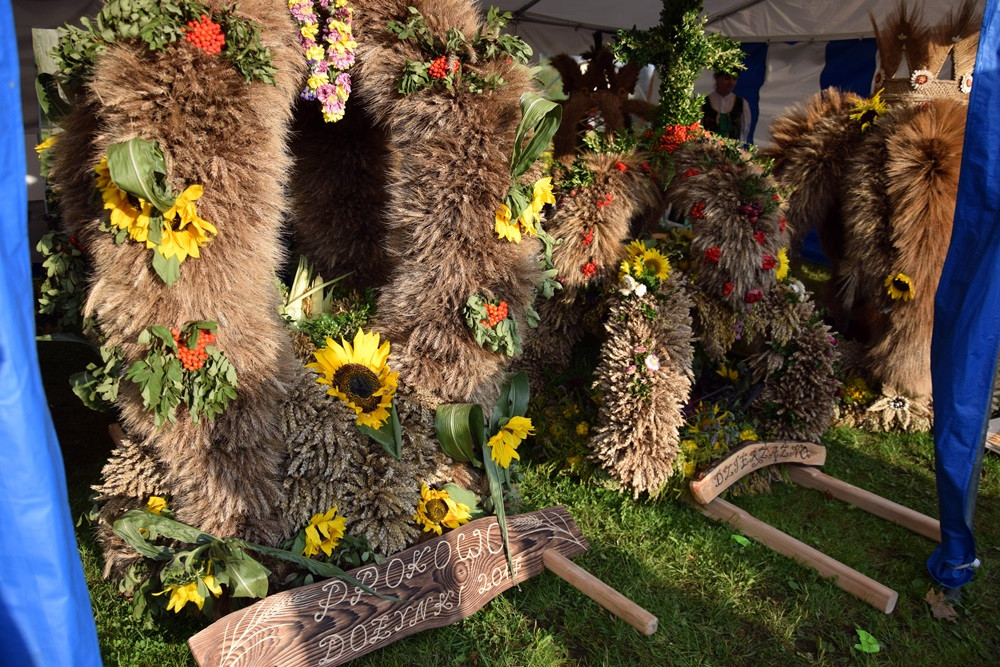 Dożynki gm. Kartuzy. Sołectwo Kiełpino z najpiękniejszą koroną żniwną