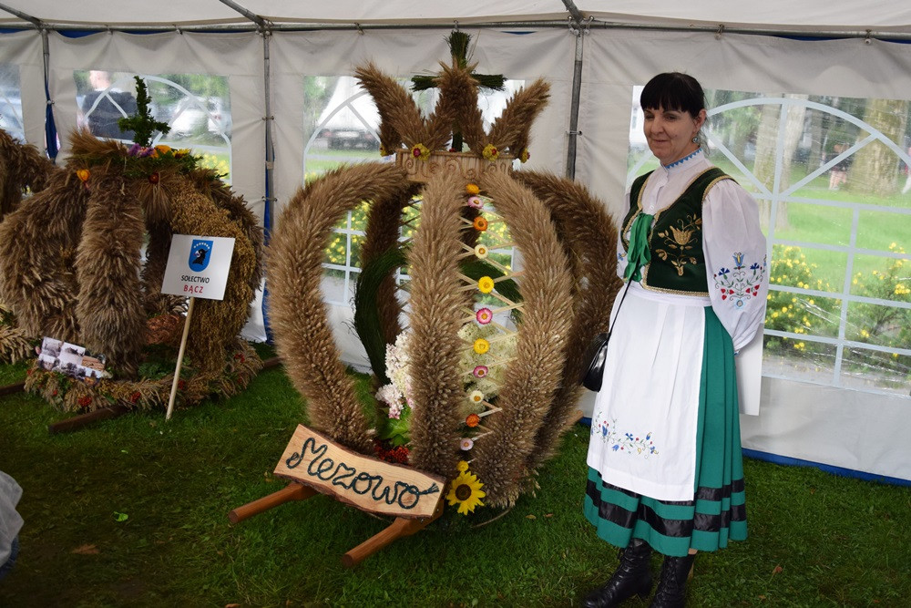 Dożynki gm. Kartuzy. Sołectwo Kiełpino z najpiękniejszą koroną żniwną