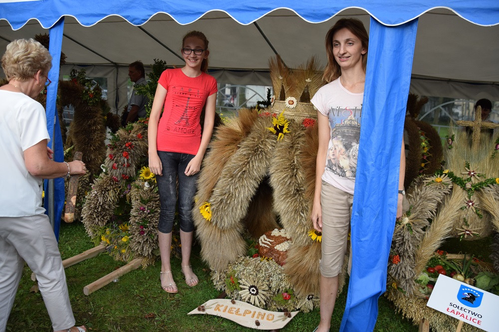 Dożynki gm. Kartuzy. Sołectwo Kiełpino z najpiękniejszą koroną żniwną