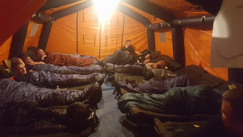 Strażacy - bohaterowie największej akcji ratowniczej w powiecie. To zdjęcie mówi wszystko