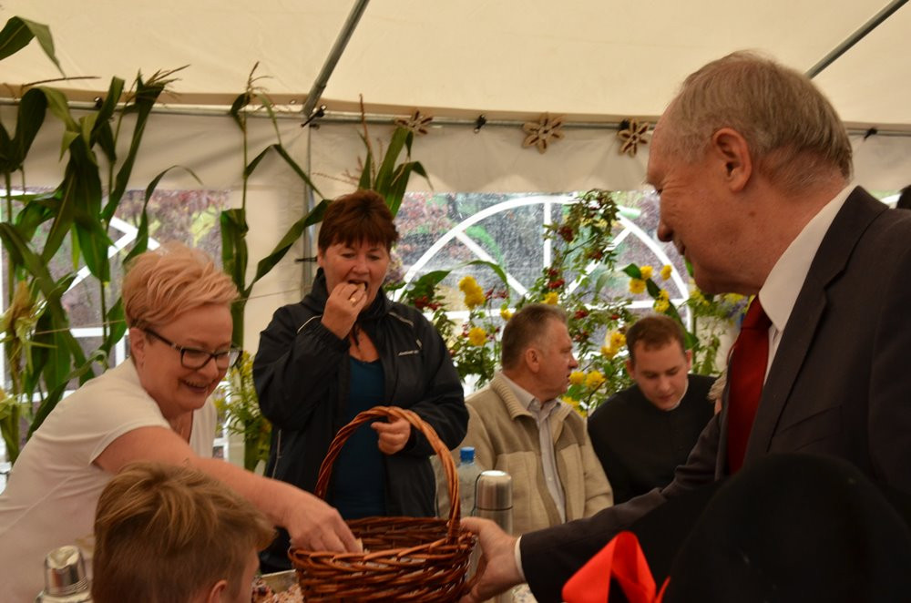 Dożynki gm. Chmielno. Sołtysi zrezygnowali z nagród, by pomóc poszkodowanym w nawałnicy