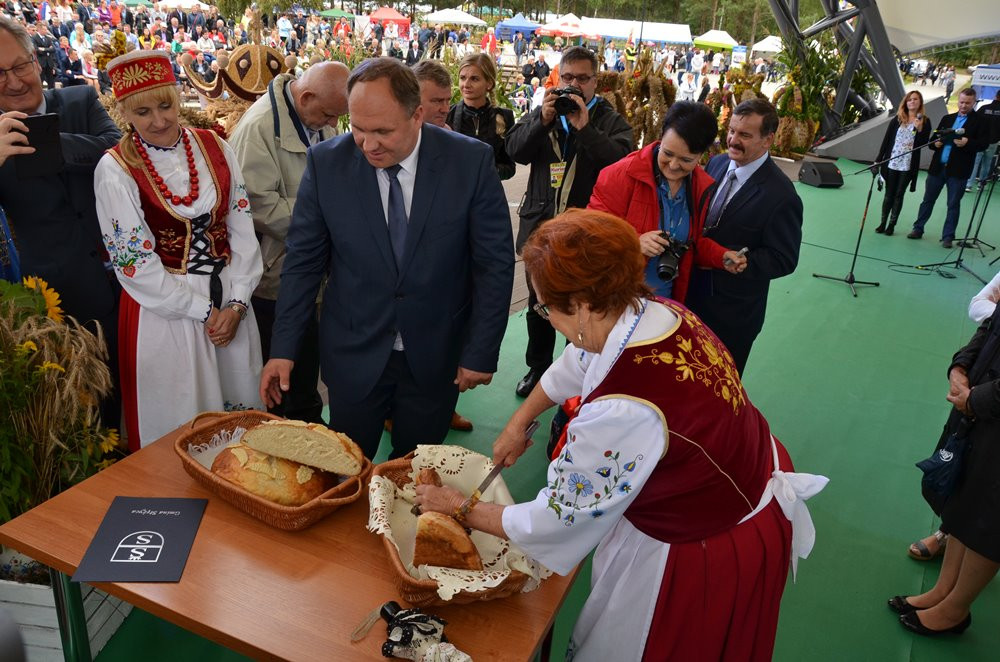 Stężyca. Po trudnych żniwach rolnicy z powiatu kartuskiego dziękowali za plony