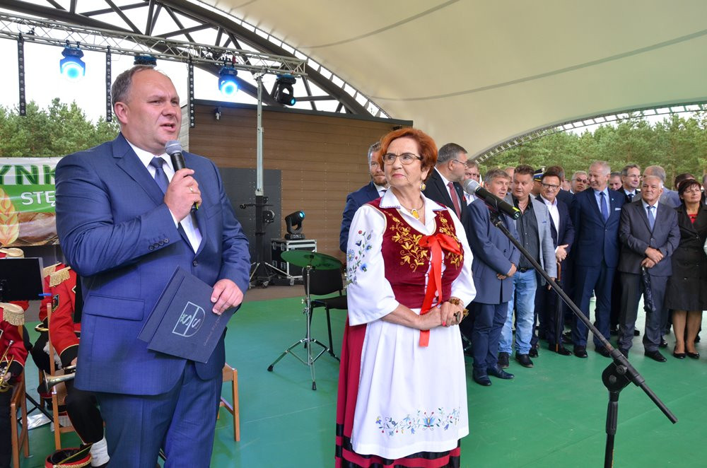 Stężyca. Po trudnych żniwach rolnicy z powiatu kartuskiego dziękowali za plony