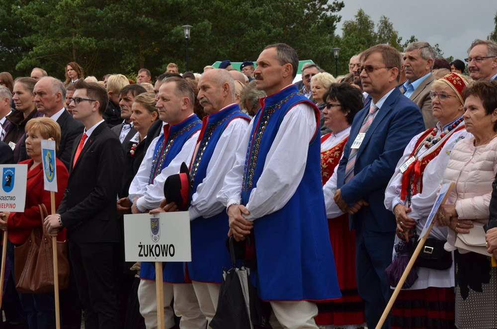 Stężyca. Po trudnych żniwach rolnicy z powiatu kartuskiego dziękowali za plony