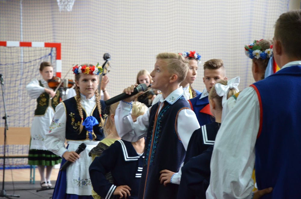 Nowy rok szkolny po reformie oświaty. W Sierakowicach stawiają na integrację uczniów