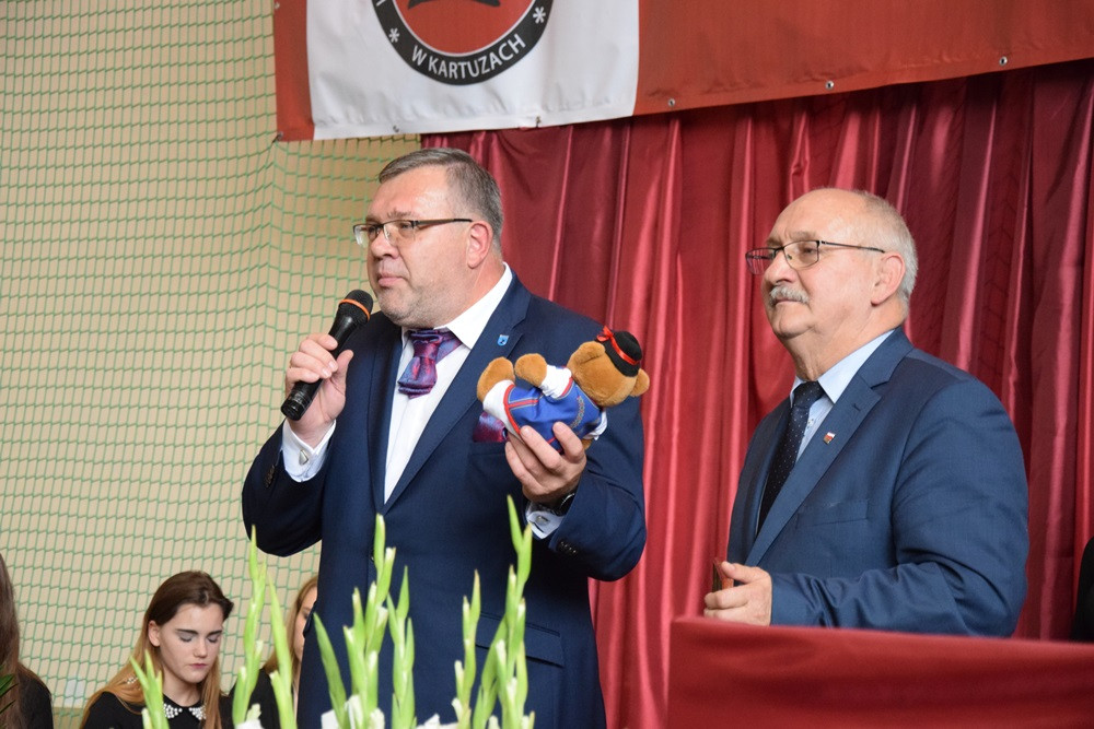 Kartuzy. 90-lecie Klasztornej: zjazd absolwentów i upamiętnienie dyrektora Elasa