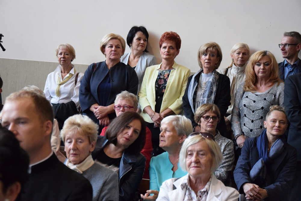 Kartuzy. 90-lecie Klasztornej: zjazd absolwentów i upamiętnienie dyrektora Elasa