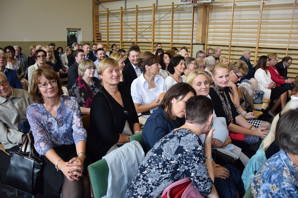 Kartuzy. 90-lecie Klasztornej: zjazd absolwentów i upamiętnienie dyrektora Elasa
