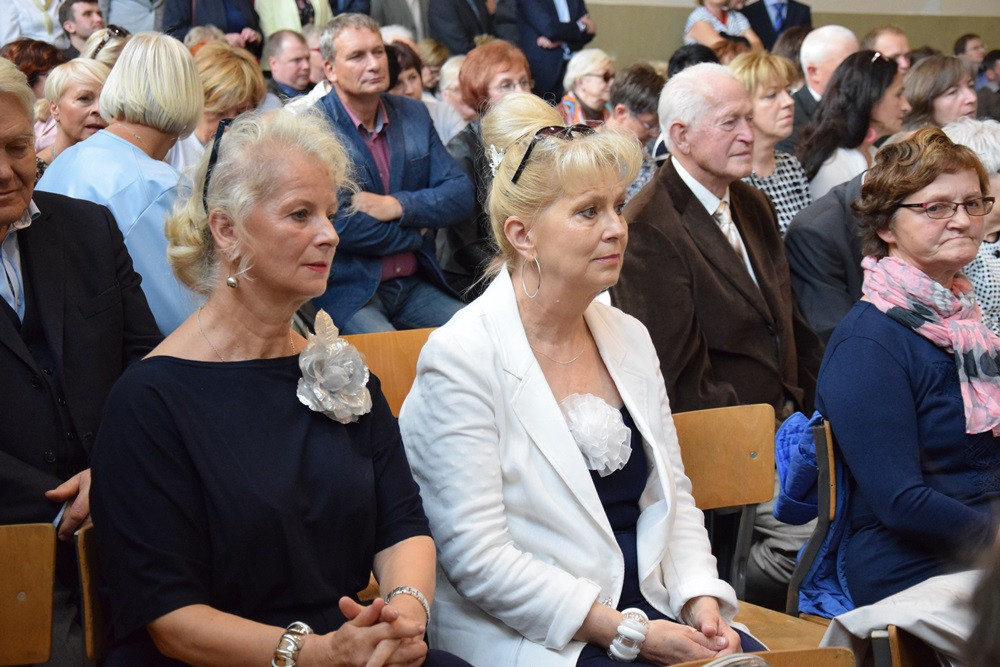 Kartuzy. 90-lecie Klasztornej: zjazd absolwentów i upamiętnienie dyrektora Elasa
