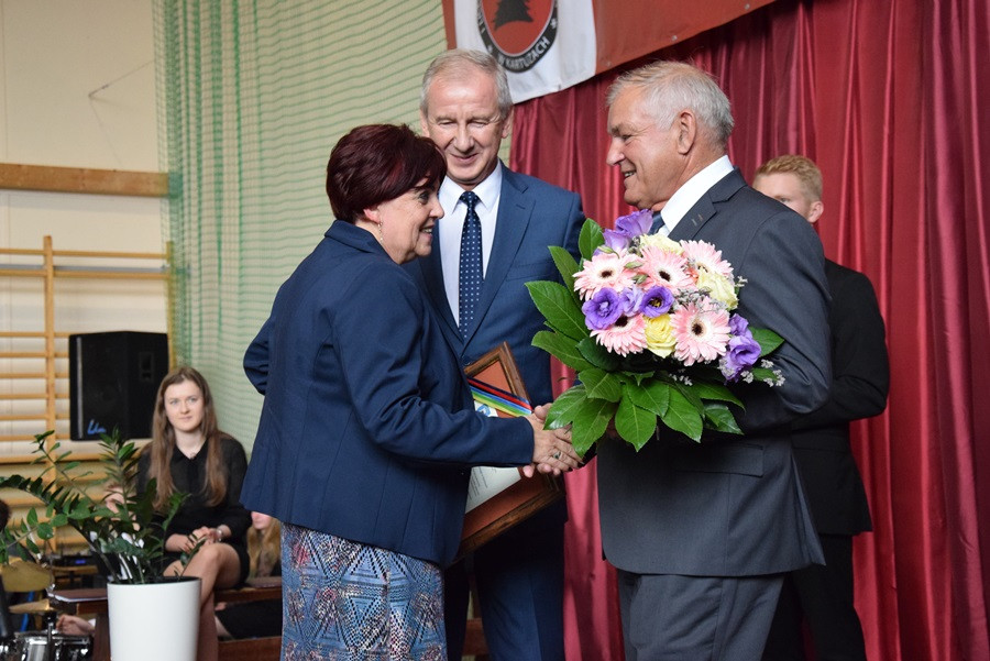 Kartuzy. 90-lecie Klasztornej: zjazd absolwentów i upamiętnienie dyrektora Elasa