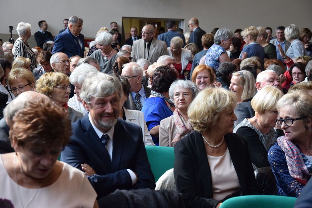 Kartuzy. 90-lecie Klasztornej: zjazd absolwentów i upamiętnienie dyrektora Elasa