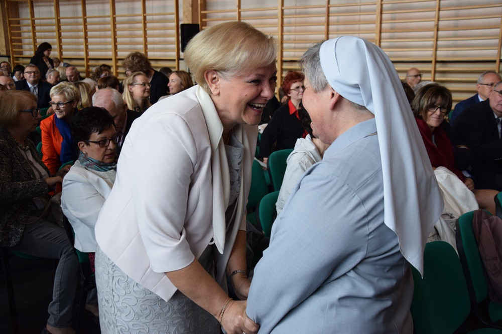 Kartuzy. 90-lecie Klasztornej: zjazd absolwentów i upamiętnienie dyrektora Elasa