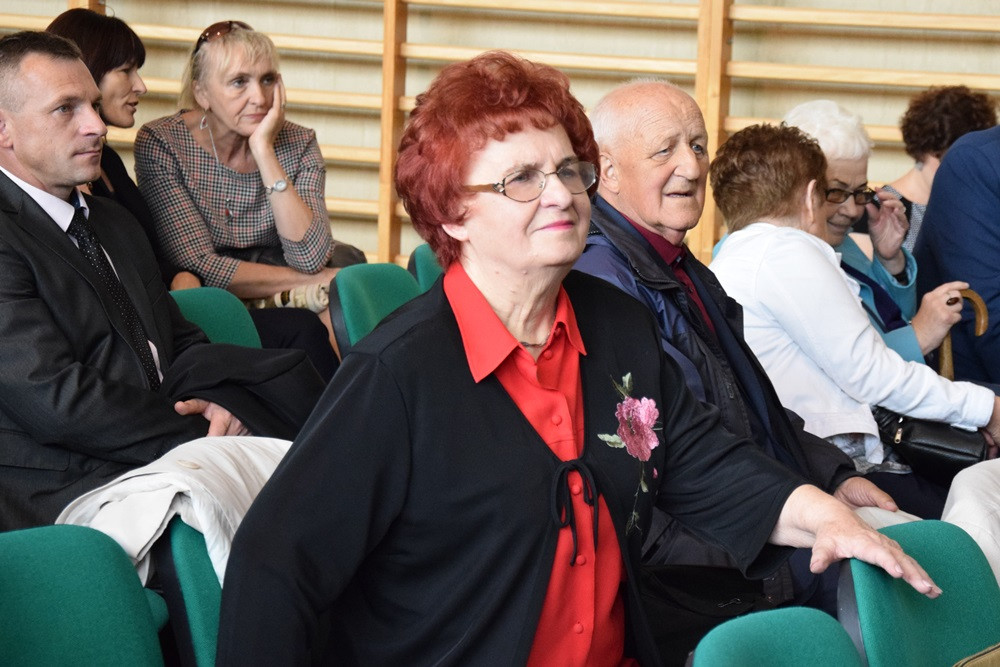 Kartuzy. 90-lecie Klasztornej: zjazd absolwentów i upamiętnienie dyrektora Elasa