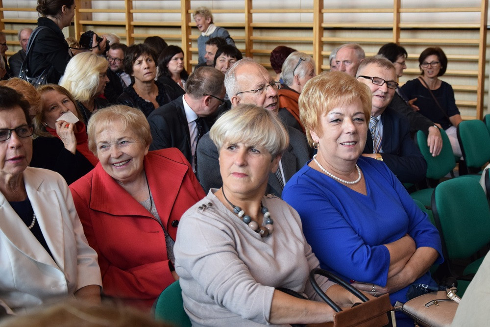 Kartuzy. 90-lecie Klasztornej: zjazd absolwentów i upamiętnienie dyrektora Elasa