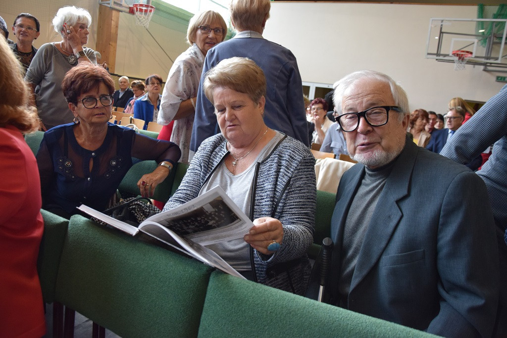 Kartuzy. 90-lecie Klasztornej: zjazd absolwentów i upamiętnienie dyrektora Elasa