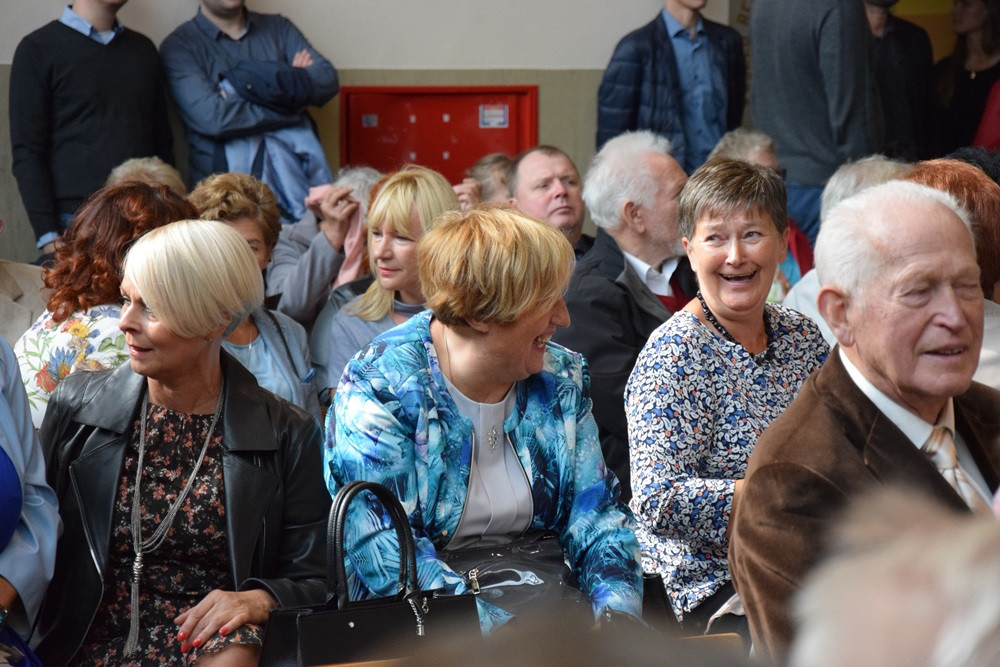 Kartuzy. 90-lecie Klasztornej: zjazd absolwentów i upamiętnienie dyrektora Elasa