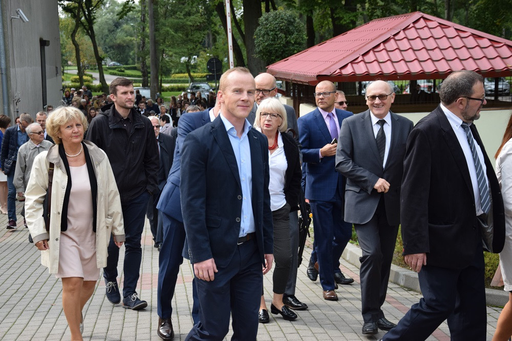 Kartuzy. 90-lecie Klasztornej: zjazd absolwentów i upamiętnienie dyrektora Elasa