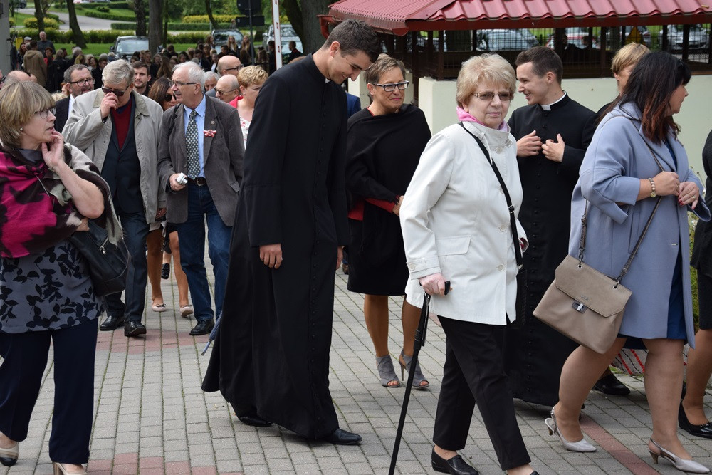 Kartuzy. 90-lecie Klasztornej: zjazd absolwentów i upamiętnienie dyrektora Elasa