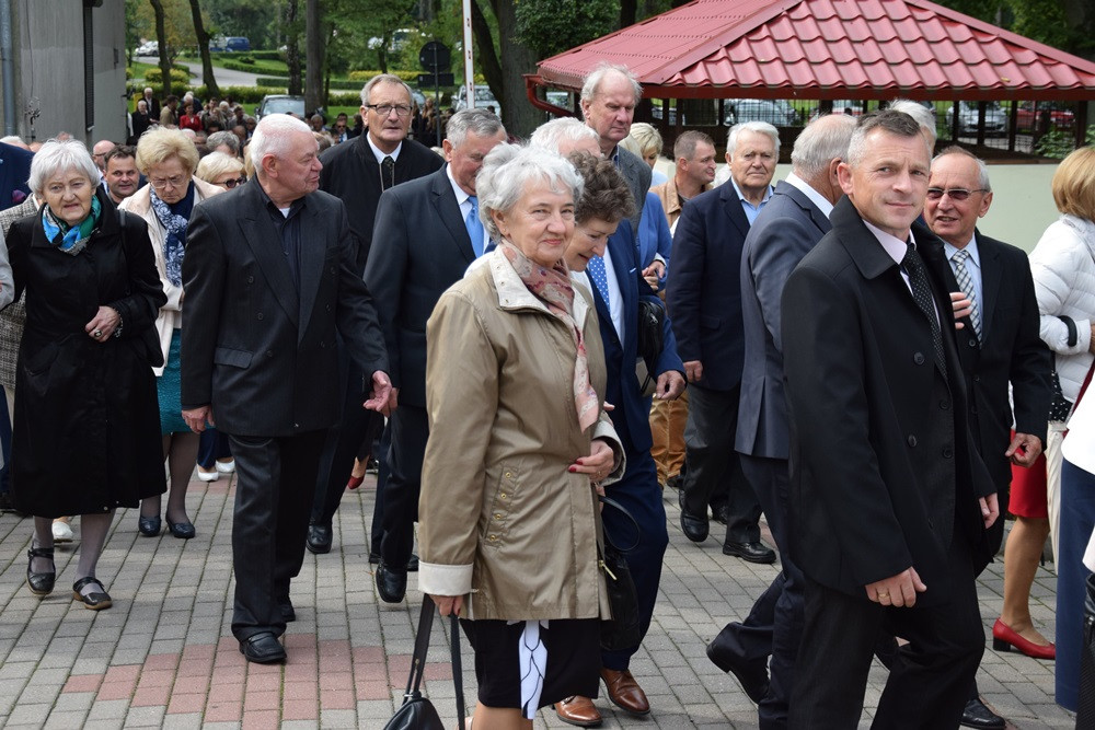 Kartuzy. 90-lecie Klasztornej: zjazd absolwentów i upamiętnienie dyrektora Elasa