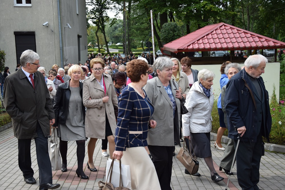 Kartuzy. 90-lecie Klasztornej: zjazd absolwentów i upamiętnienie dyrektora Elasa