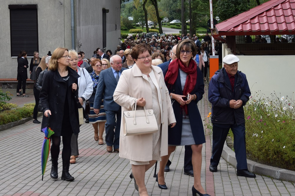 Kartuzy. 90-lecie Klasztornej: zjazd absolwentów i upamiętnienie dyrektora Elasa