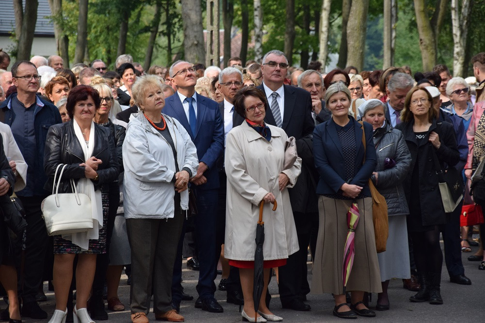 Kartuzy. 90-lecie Klasztornej: zjazd absolwentów i upamiętnienie dyrektora Elasa