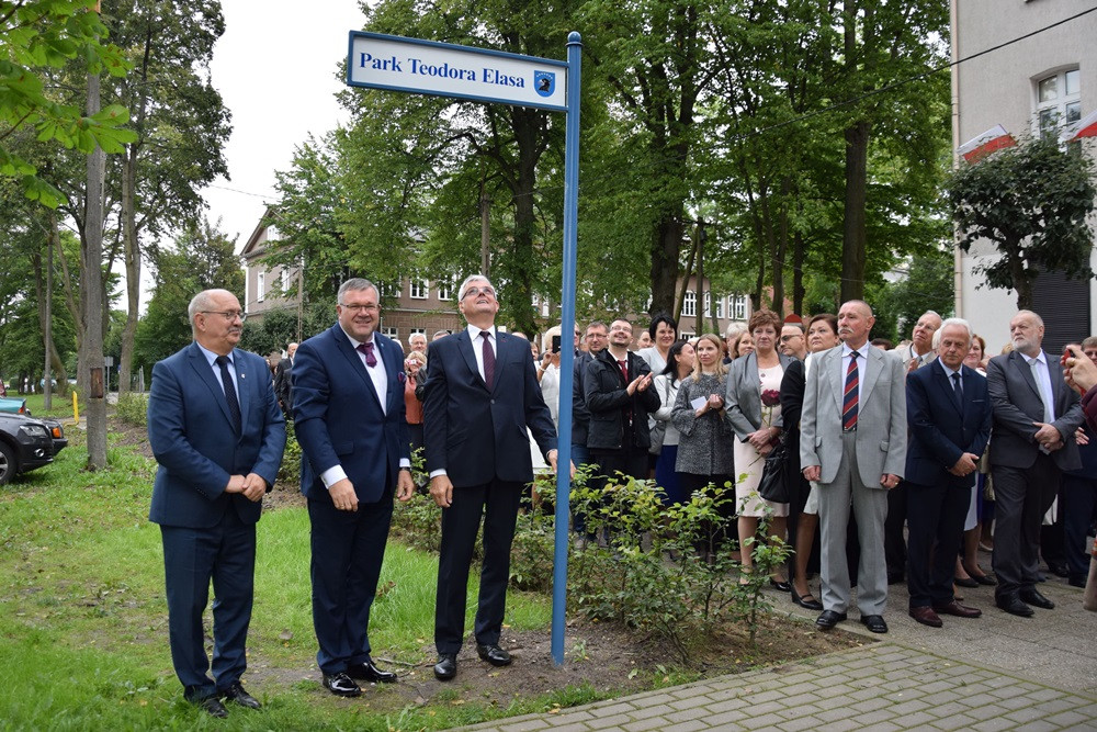 Kartuzy. 90-lecie Klasztornej: zjazd absolwentów i upamiętnienie dyrektora Elasa