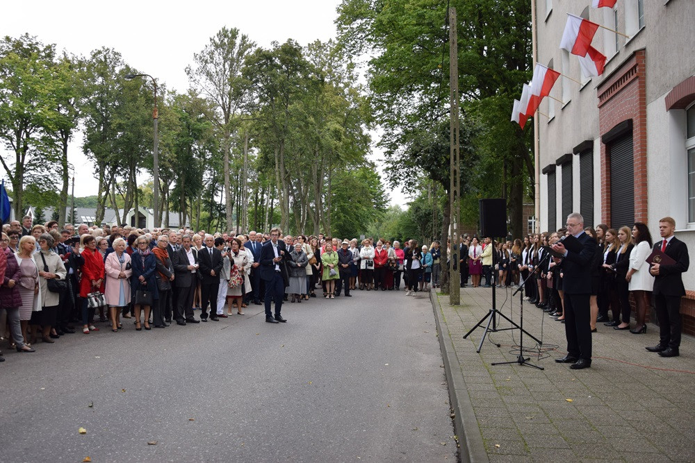 Kartuzy. 90-lecie Klasztornej: zjazd absolwentów i upamiętnienie dyrektora Elasa